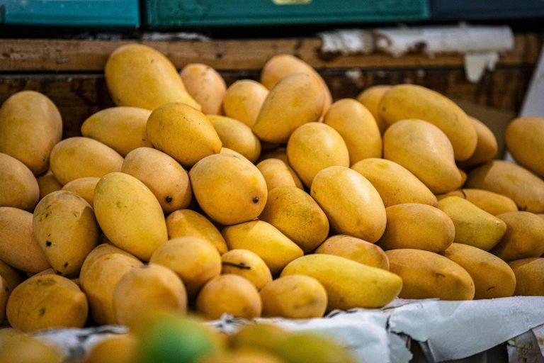 mango, fruit, market-8283268.jpg